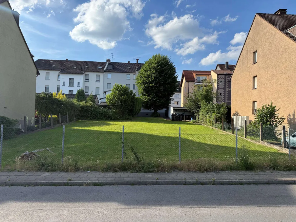 Grundstück