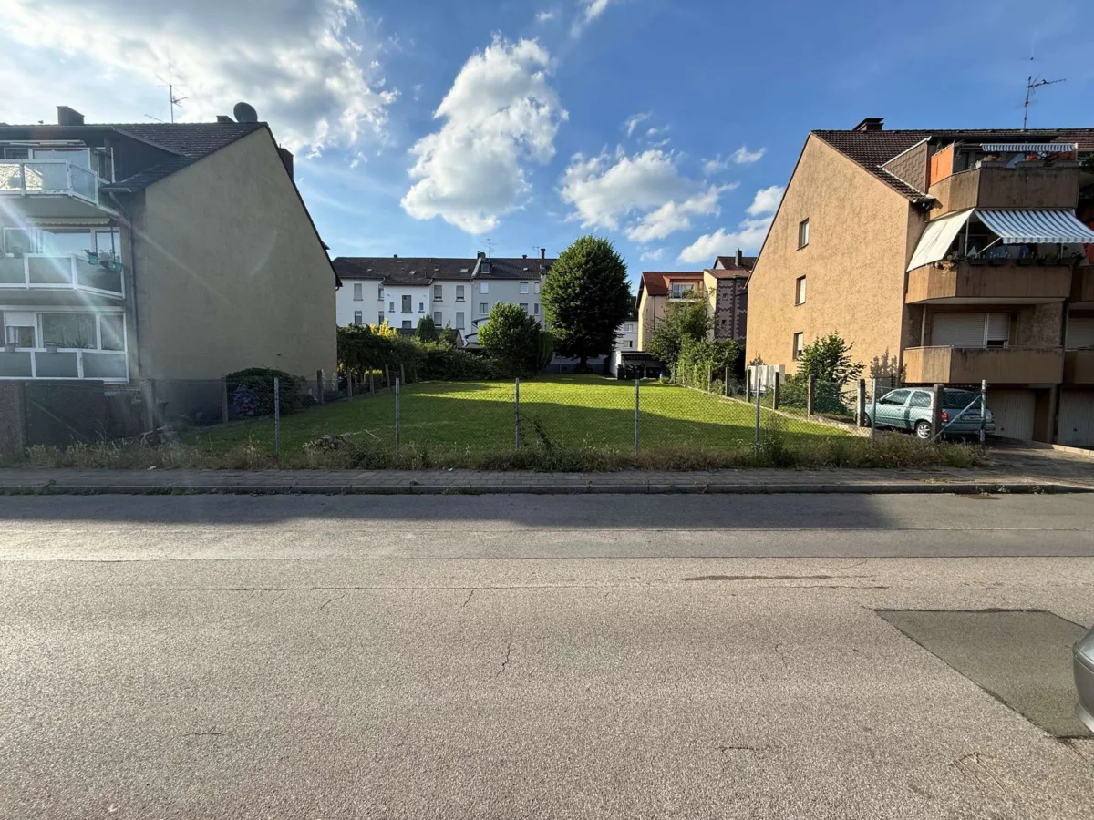 Grundstück