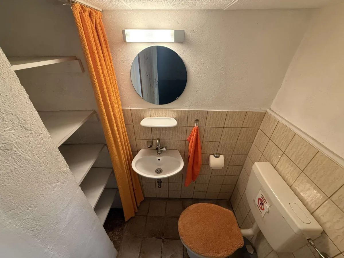 Gäste-WC, KG